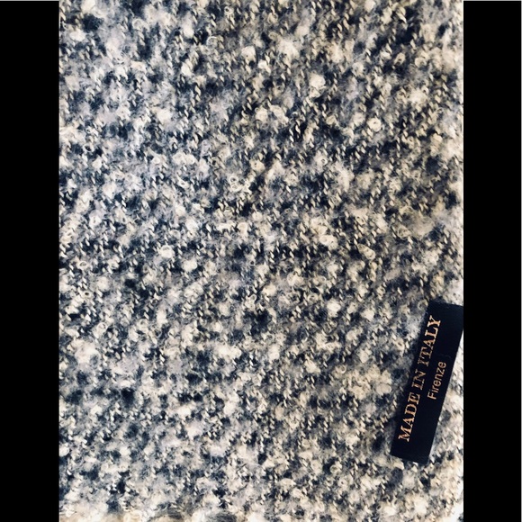 Italian Wrap-Around 100% Wool Knit Scarf made in Italy. - Picture 8 of 9